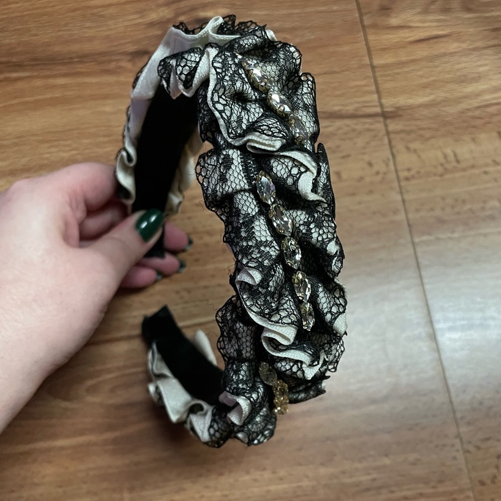 Lace Ruffle Embellished Headband - Picture 3 of 12